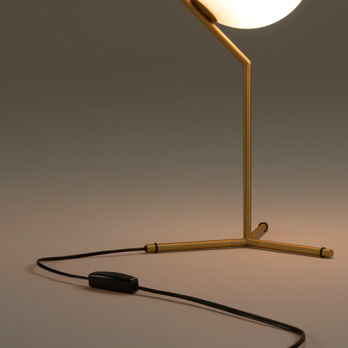 IC T1 High Bordlampe