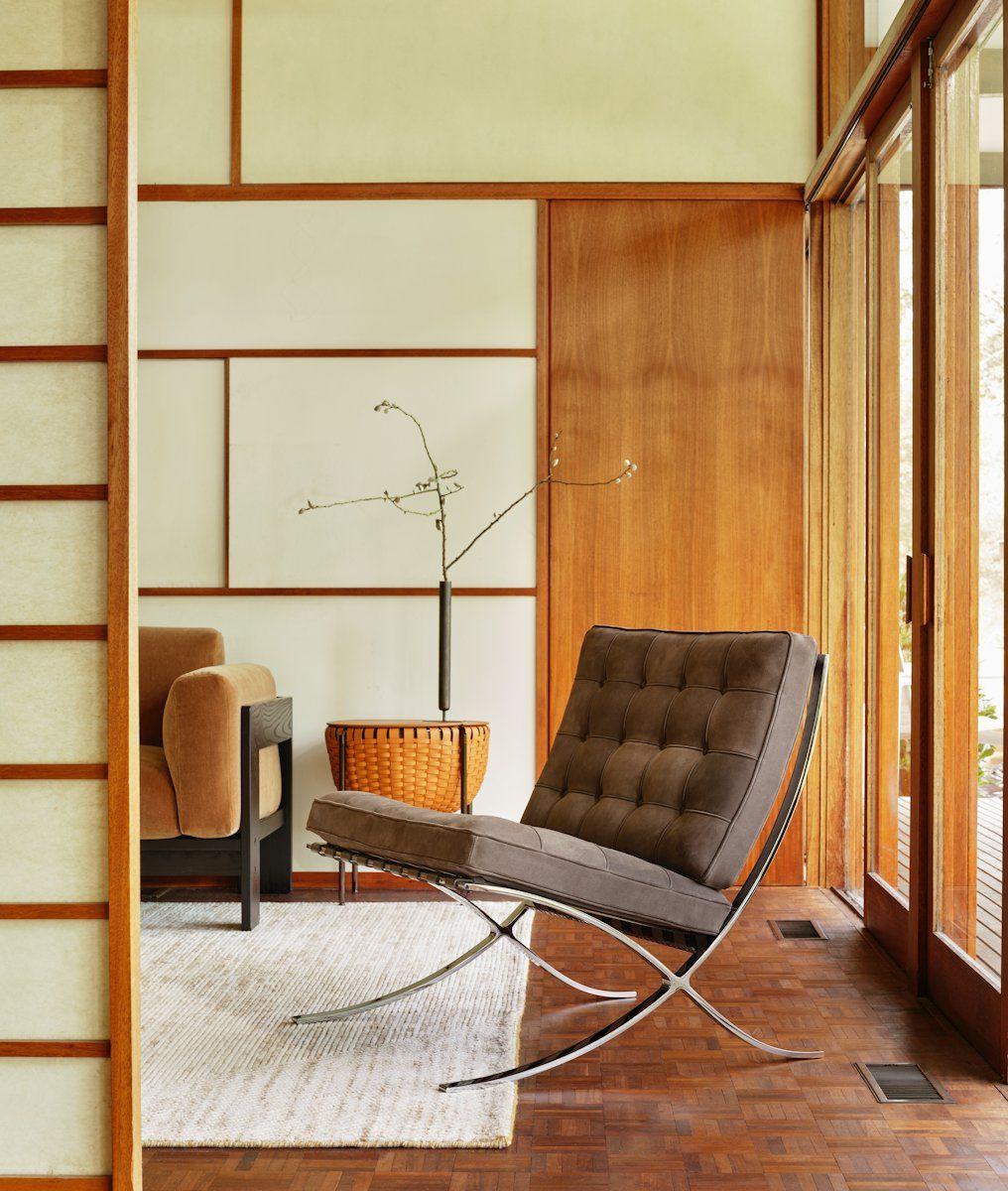 Detaljbilde av Barcelona Relax loungestol som viser lær og håndsøm.