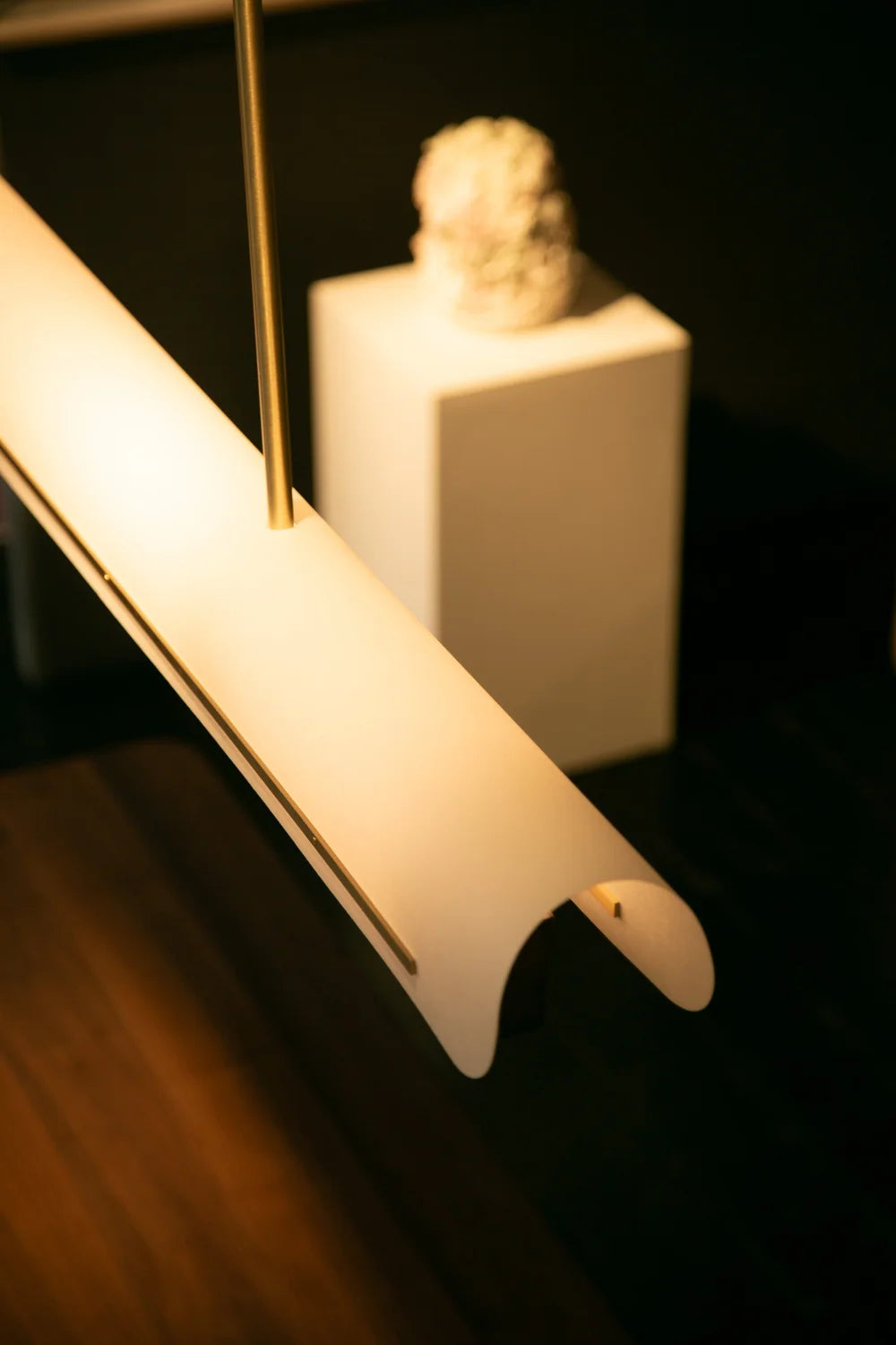 Modernist Linear Taklampe