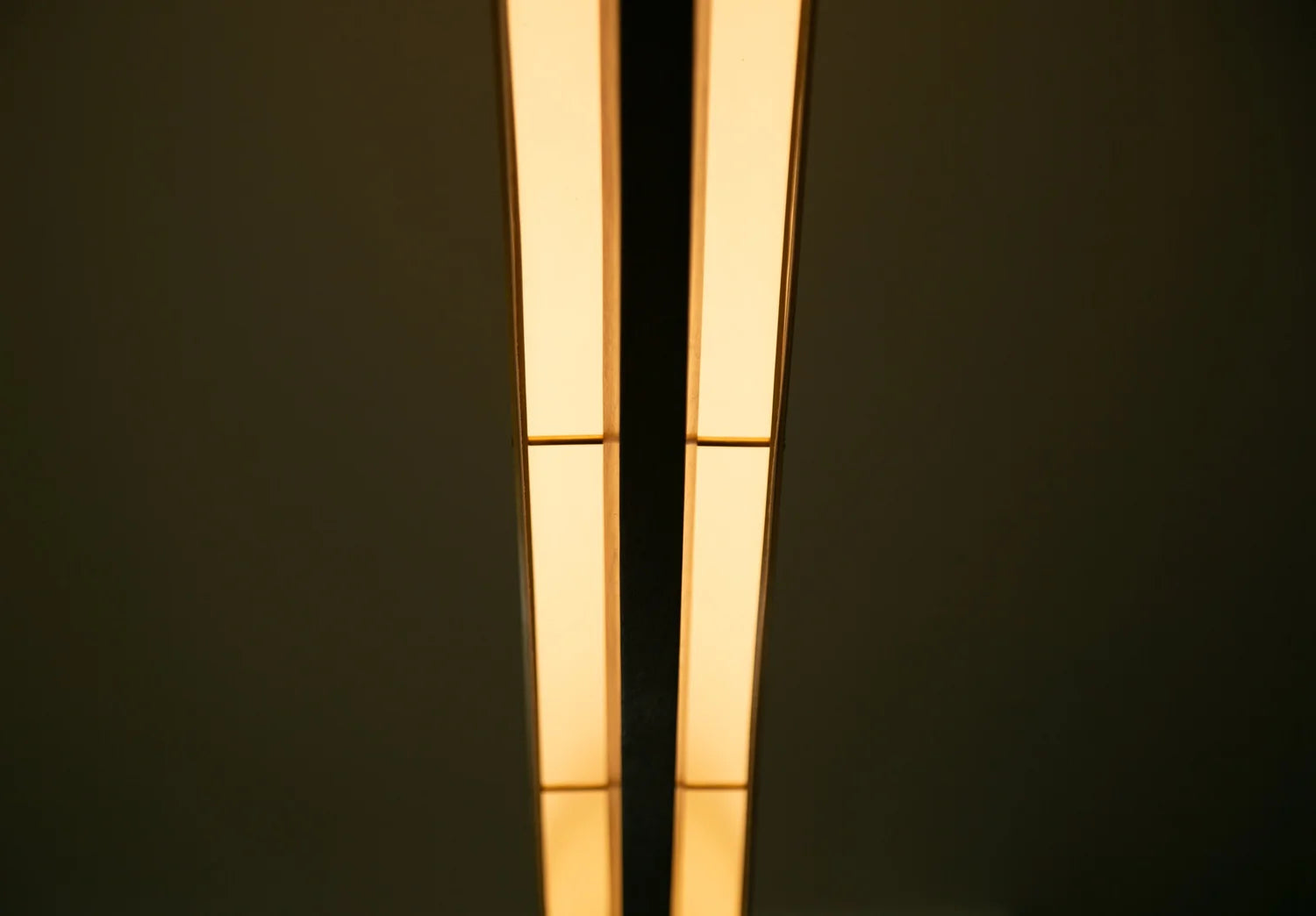 Modernist Linear Taklampe
