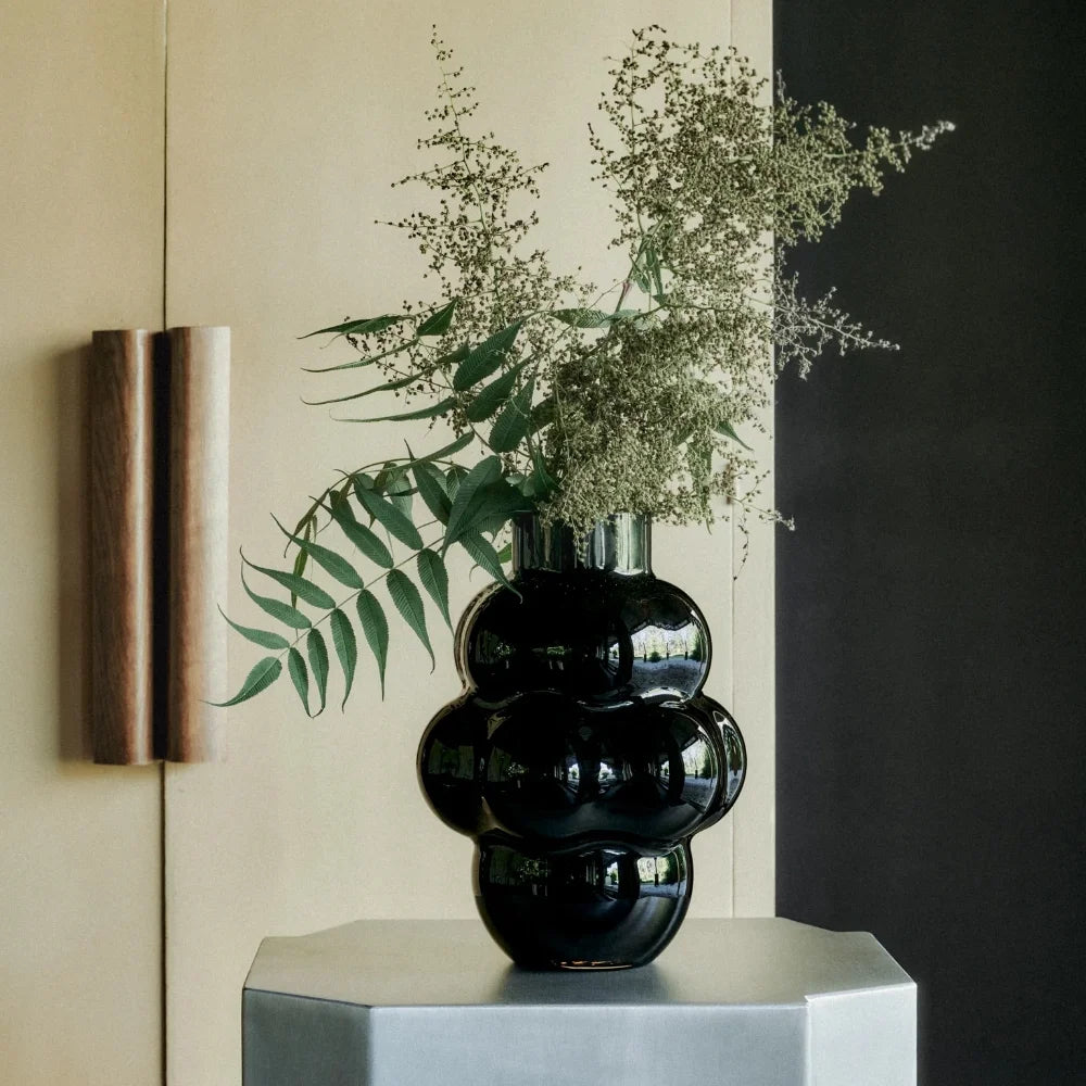 Balloon 04 Glassvare i sort glass fra danske Louise Roe