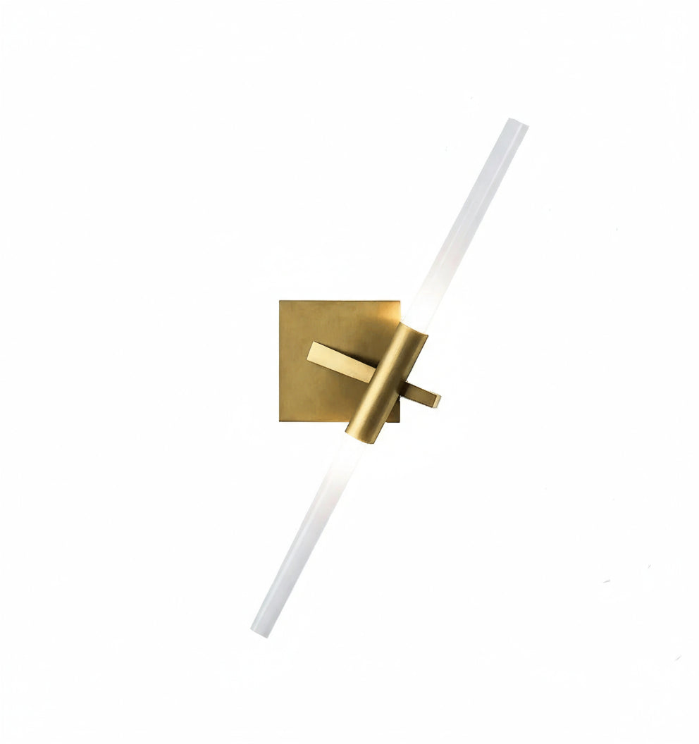 Agnes vegglampe fra Roll & Hill i messing