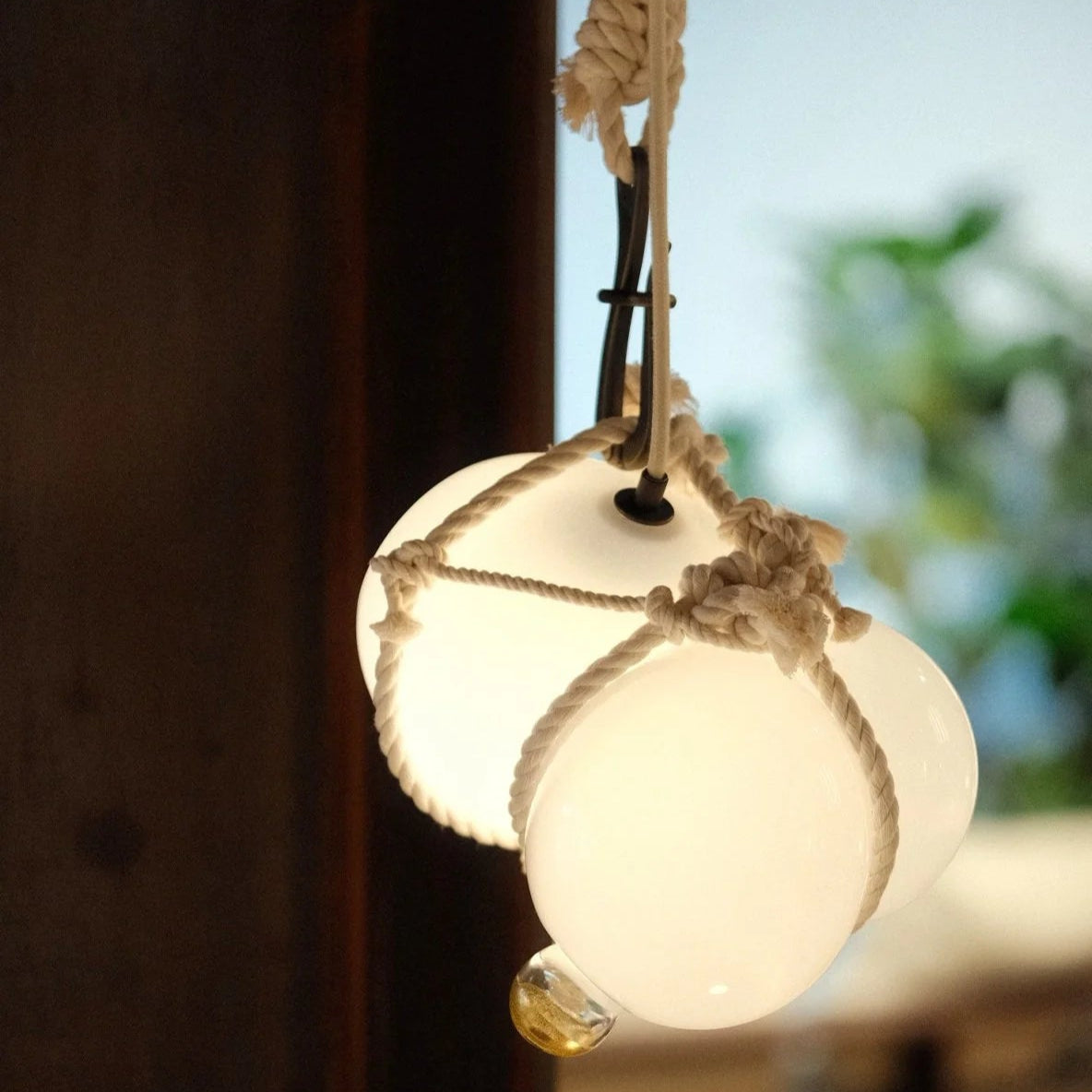 Knotty Bubbles Liten Pendel i glass fra Roll & Hill