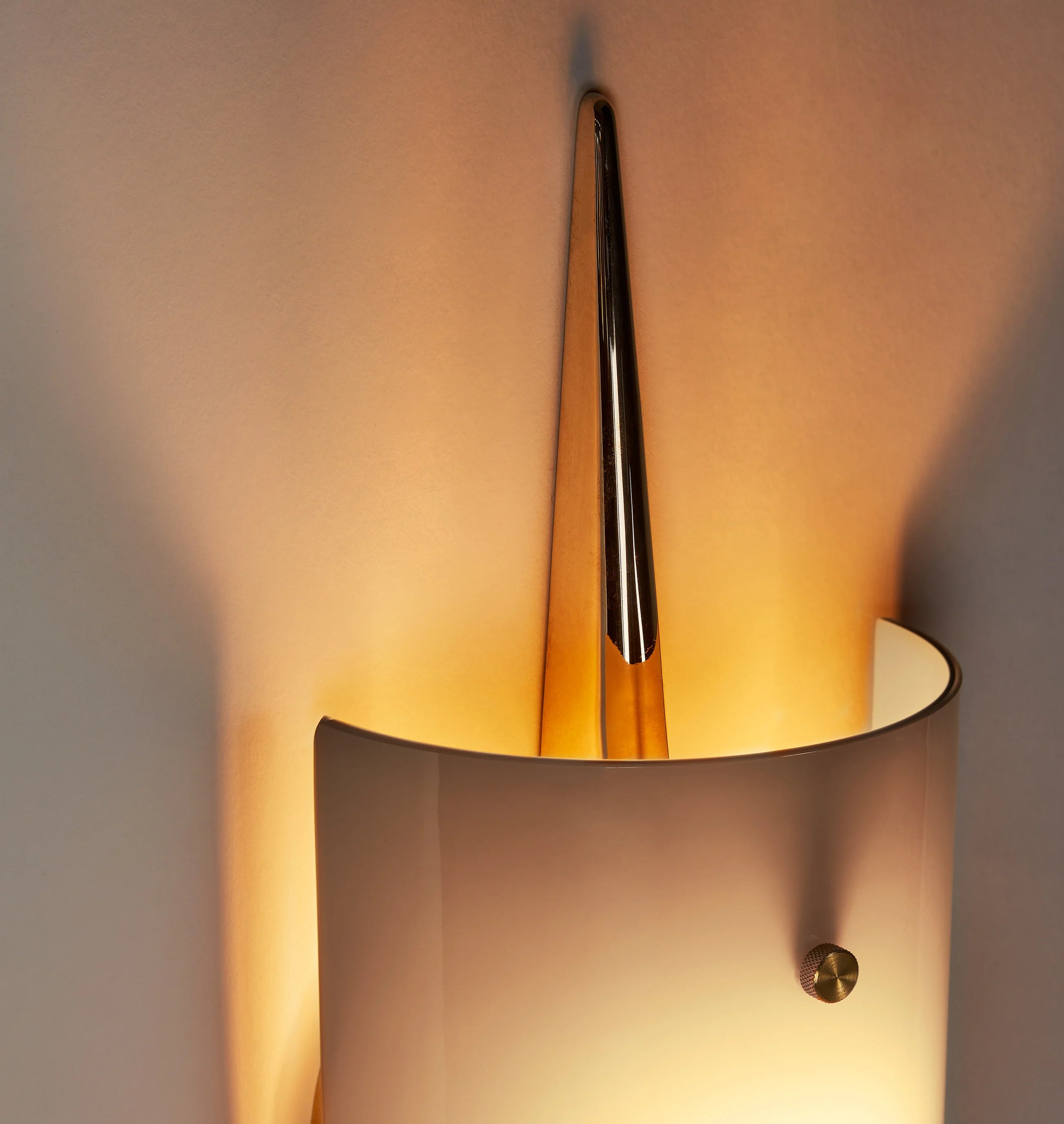 The Laddi Cylinder Vegglampe