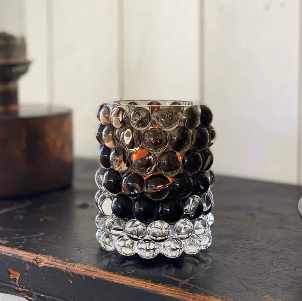 Boule lyslykt i glass fra Skogsberg og smart i fargen tobacco