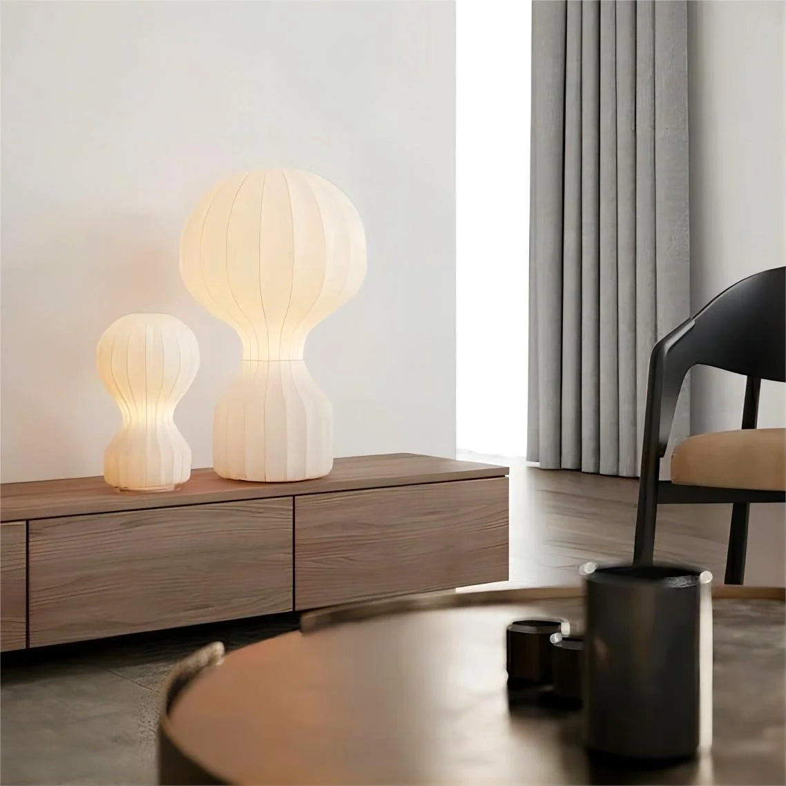 Flos Gatto Piccolo begge størrelser på skjenk