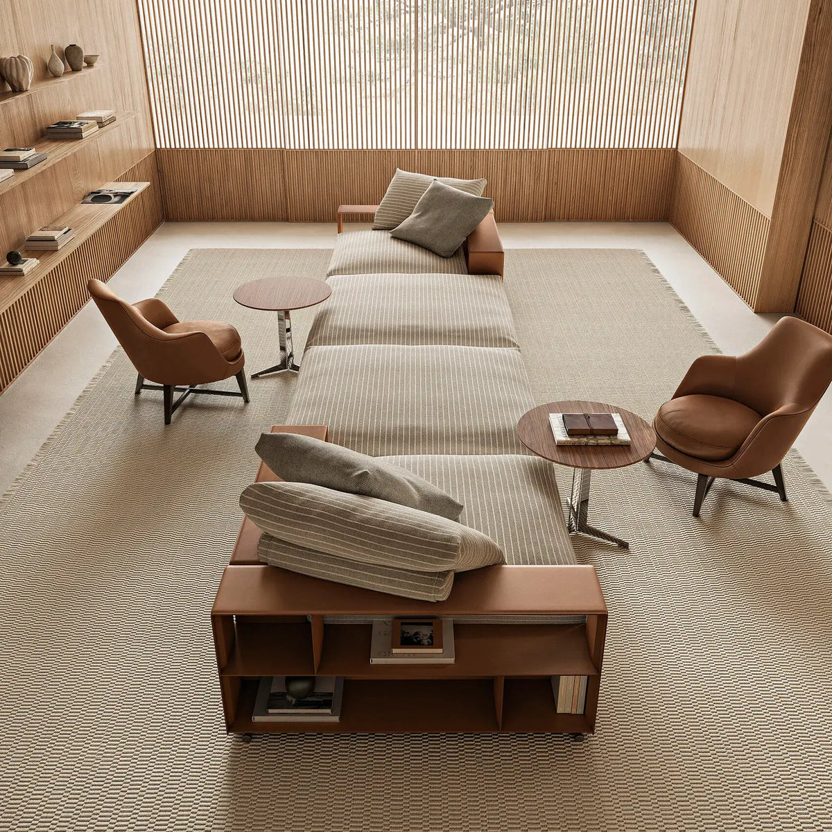 Groundpiece-sofa fra Flexform i en lys stue