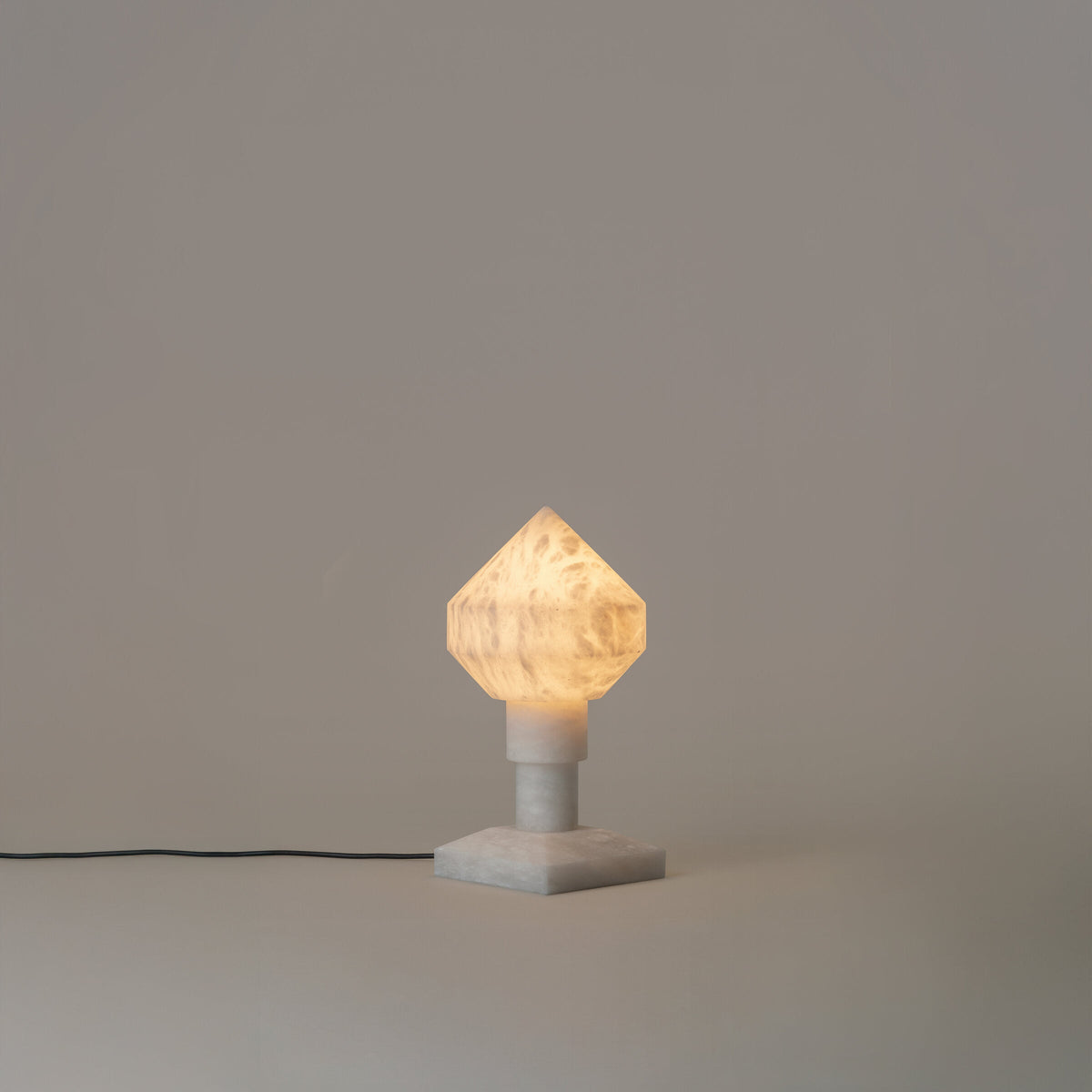 Belysning fra Santa & Cole, design av Àngel Jové og Santiago Roqueta