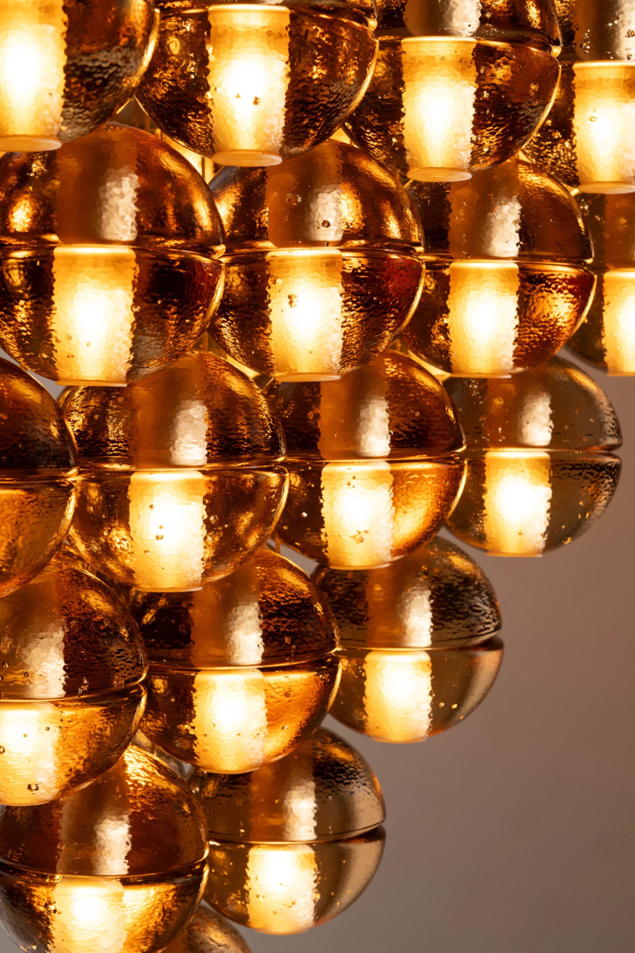 Bocci 14 Geometric taklampe i sepia rosa glass med lys 