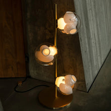 38.3 Gulvlampe Lav