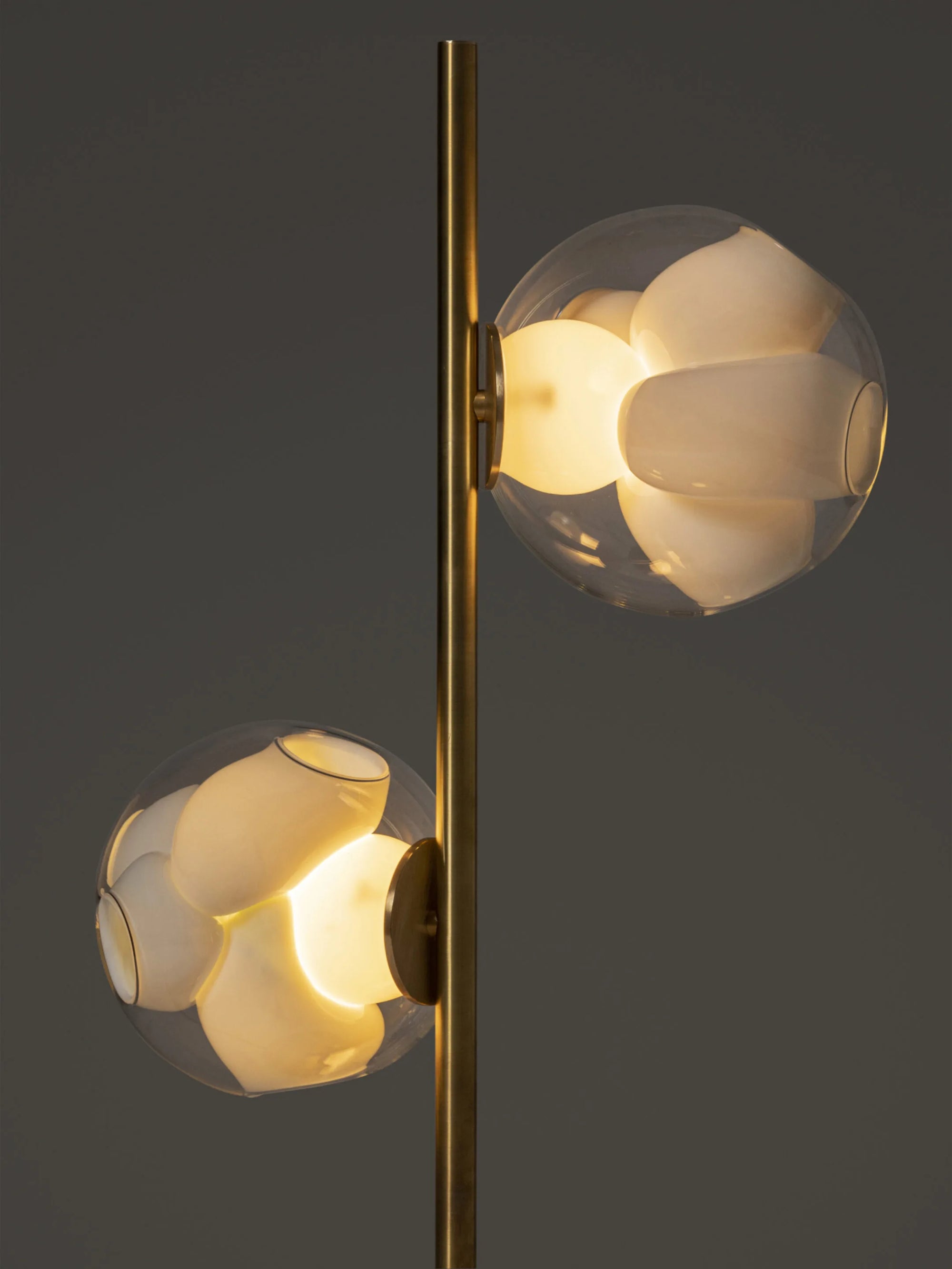 38.3 Gulvlampe Lav