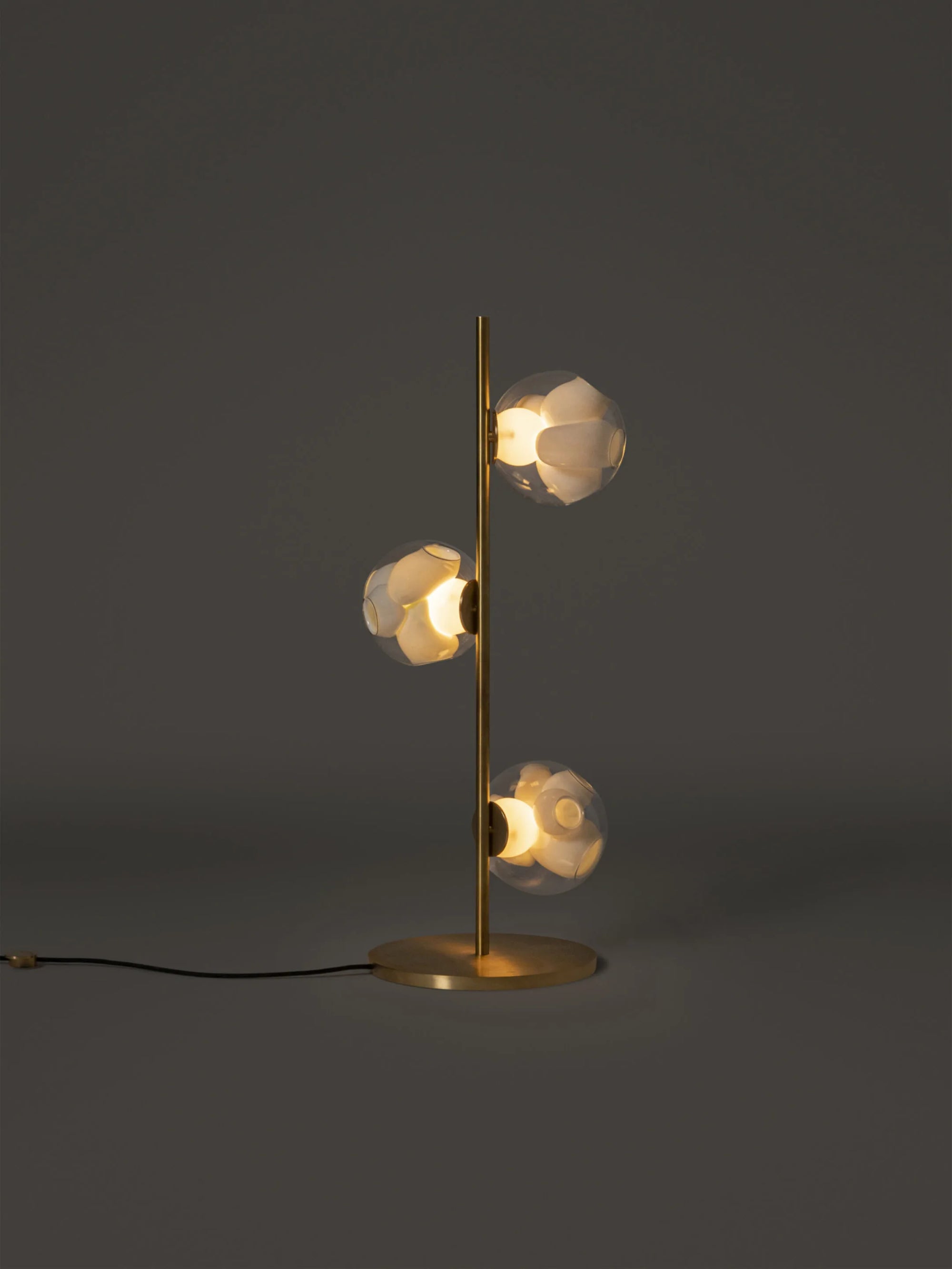 38.3 Gulvlampe Lav
