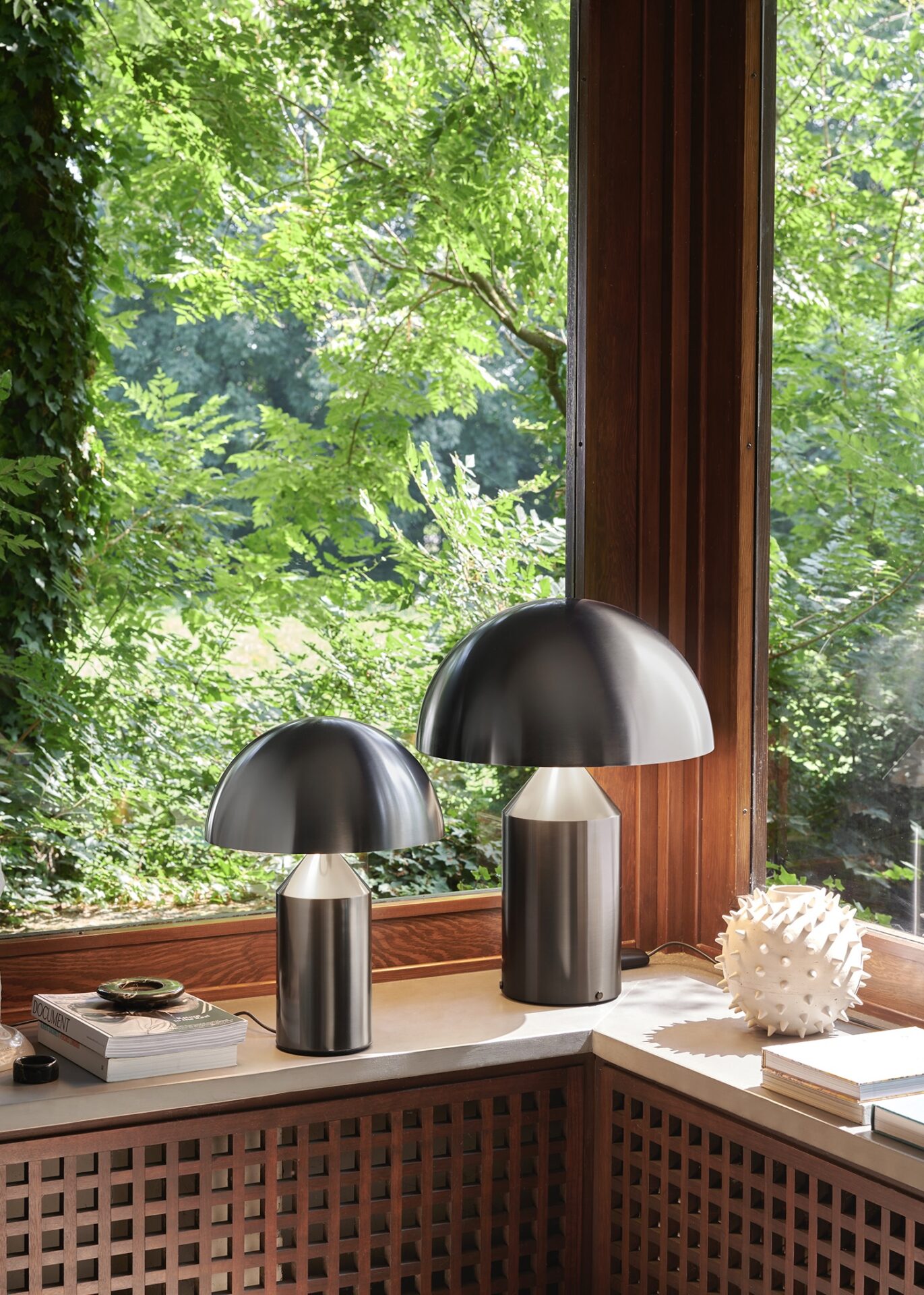 Oluce Atollo Bordlamper i satin nickel, gunmetal farget lamper i metall