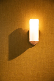Modernist Timber Vegglampe