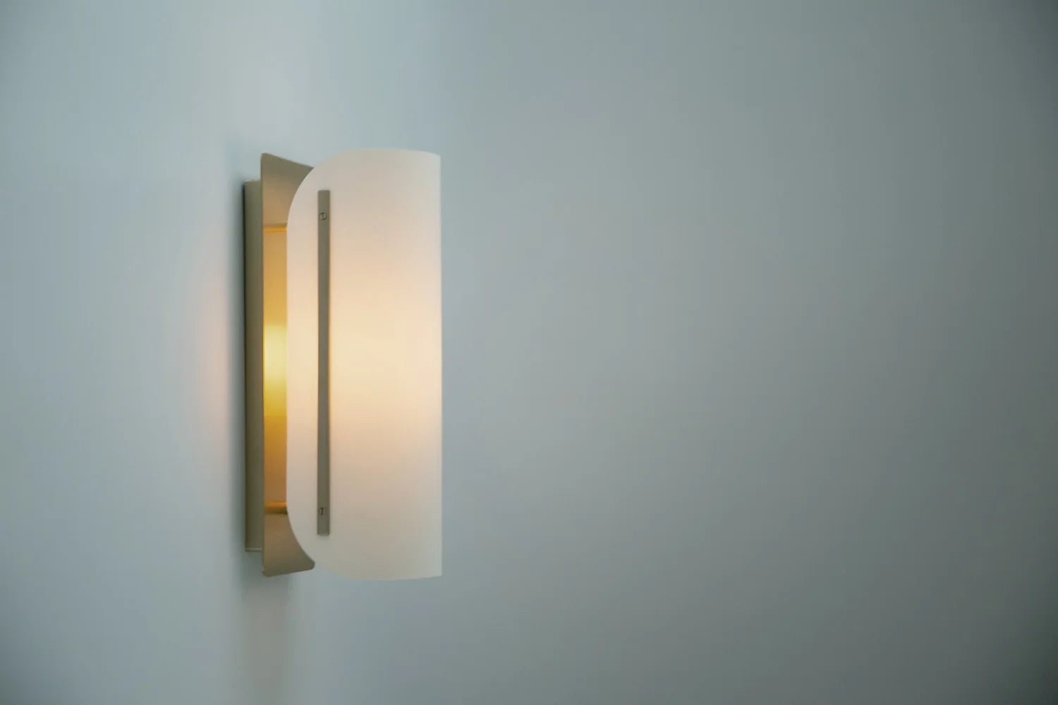 Modernist Metal Vegglampe
