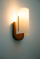Modernist Timber Vegglampe
