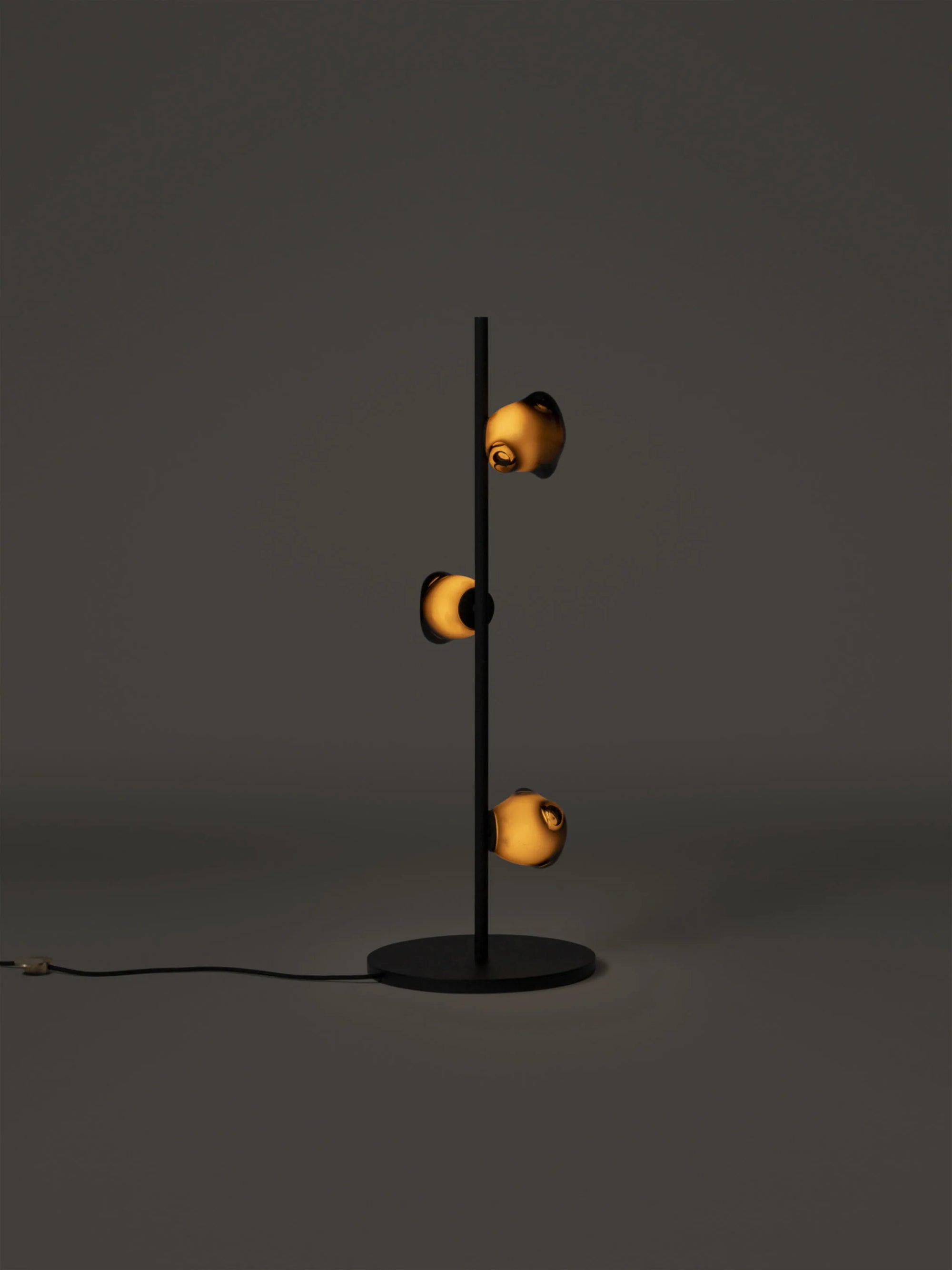 57.3 Gulvlampe Lav