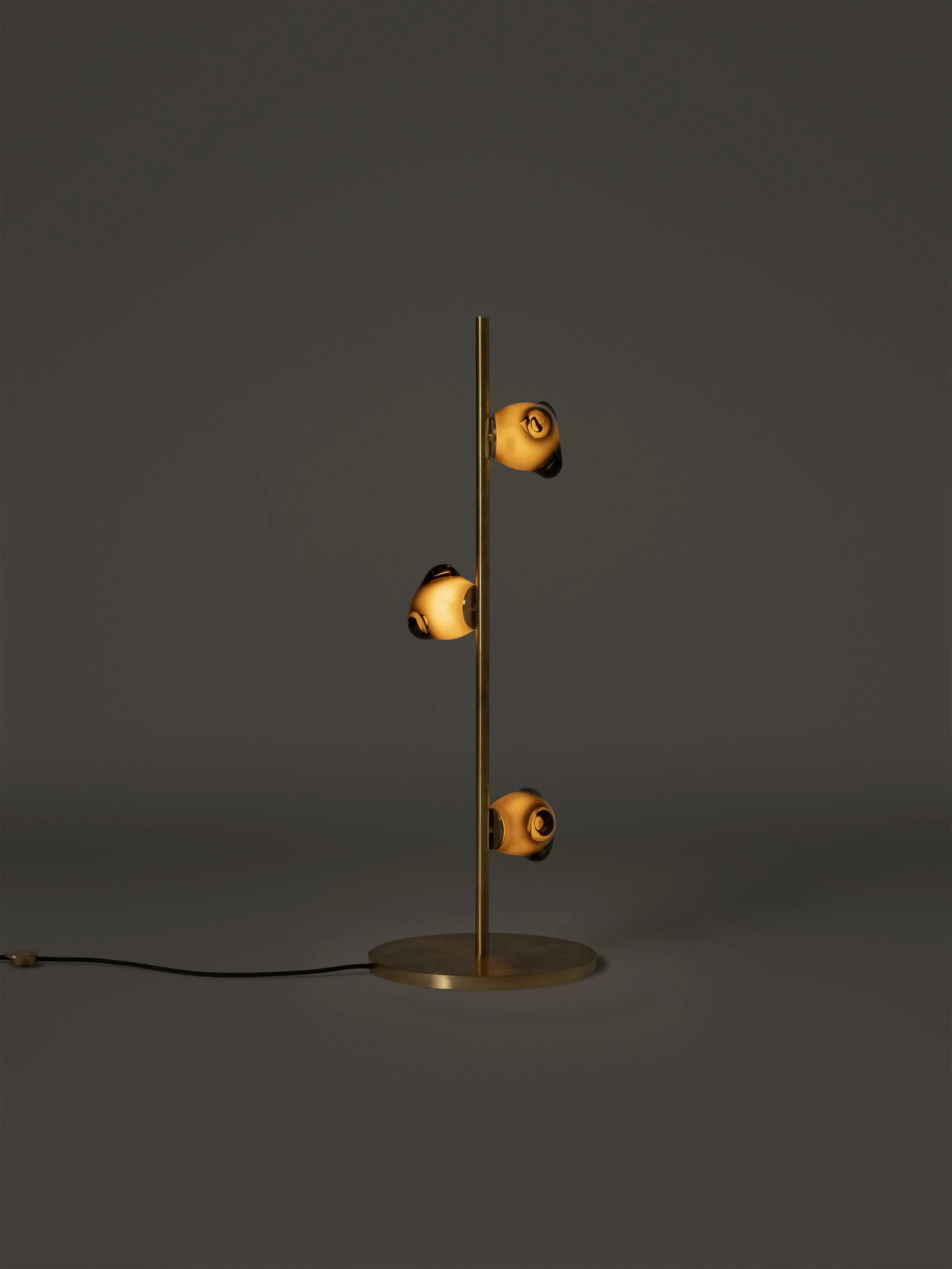 57.3 Gulvlampe Lav