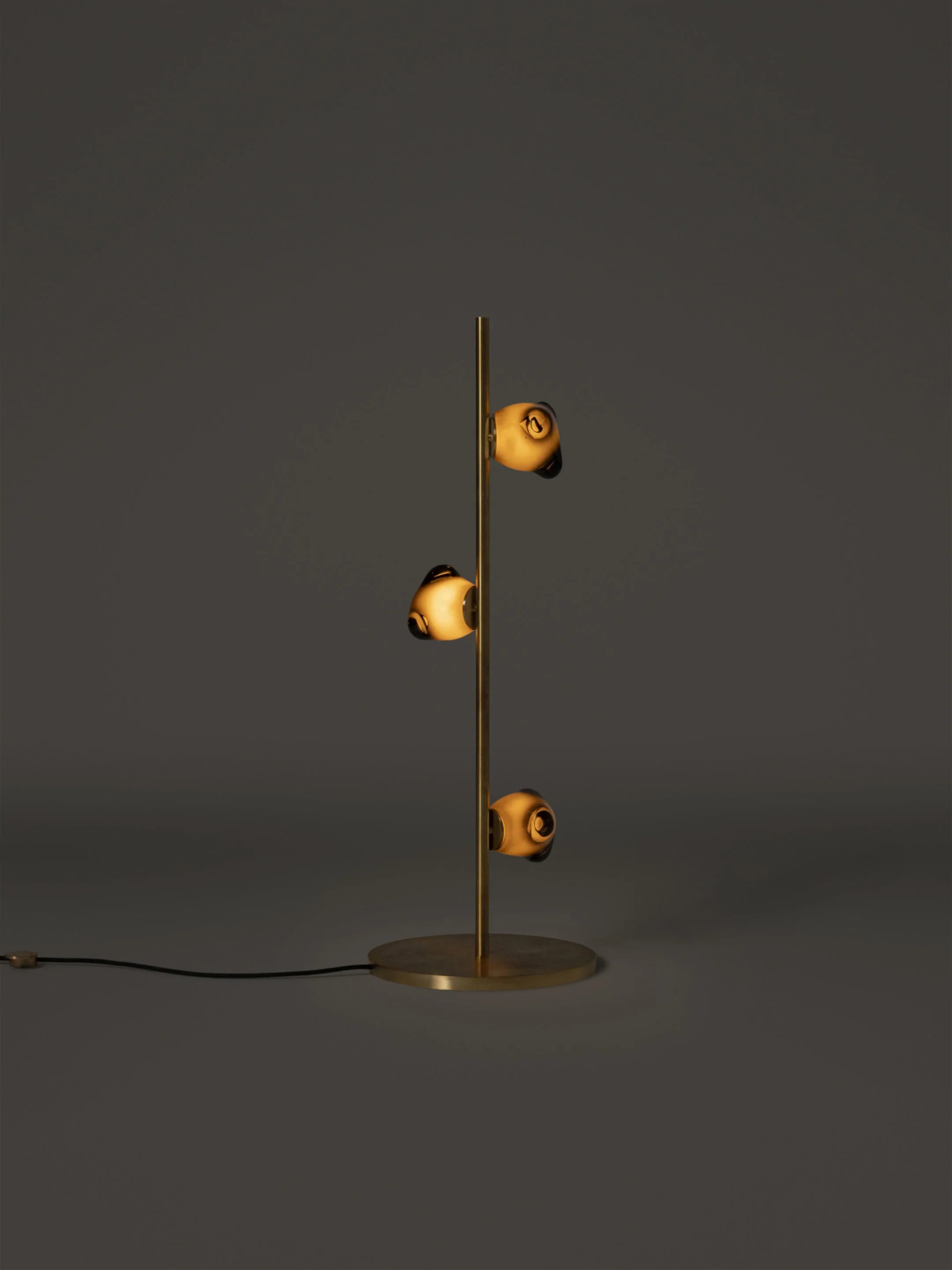 57.3 Gulvlampe Lav