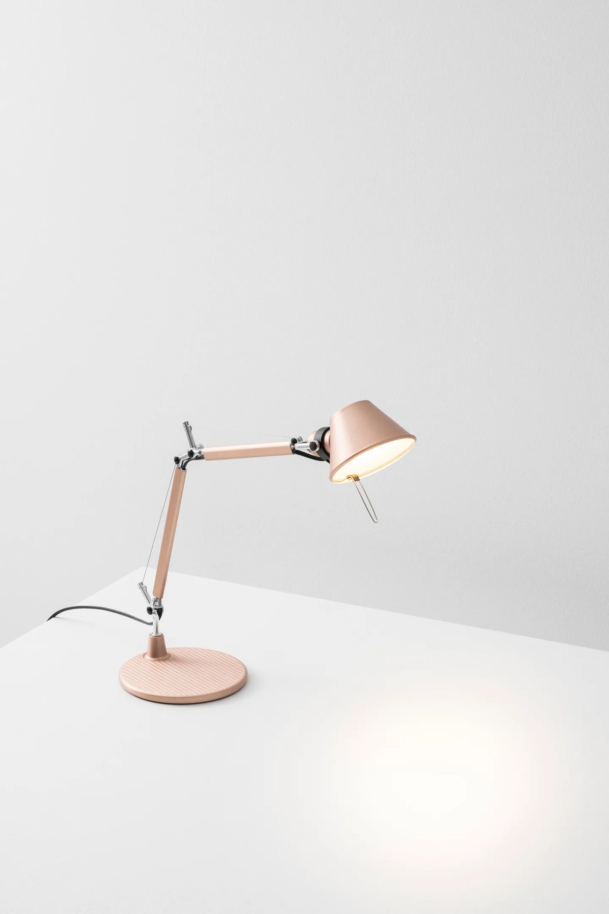 Tolomeo Micro Brushed Copper Bordlampe - Utstillingsmodell