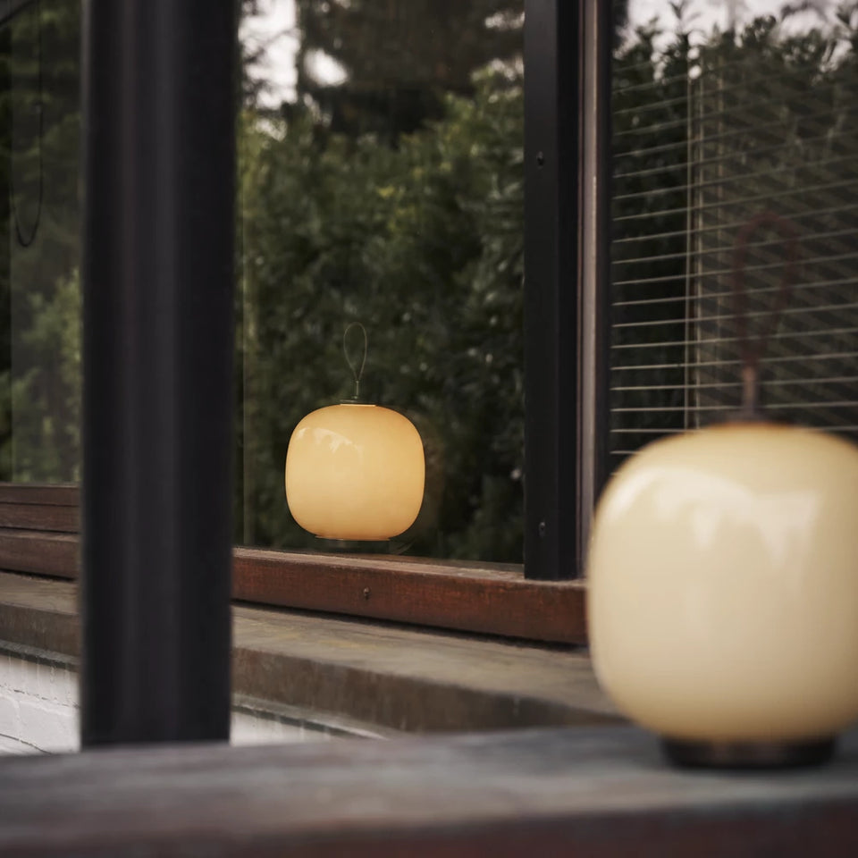 Louis Poulsen VL 45 Portable lampe med farget glass innendørs og utendørs