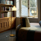 Louis Poulsen VL Ring Crown Gulvlampe og bordlampe i messing med skjerm i opalglass 