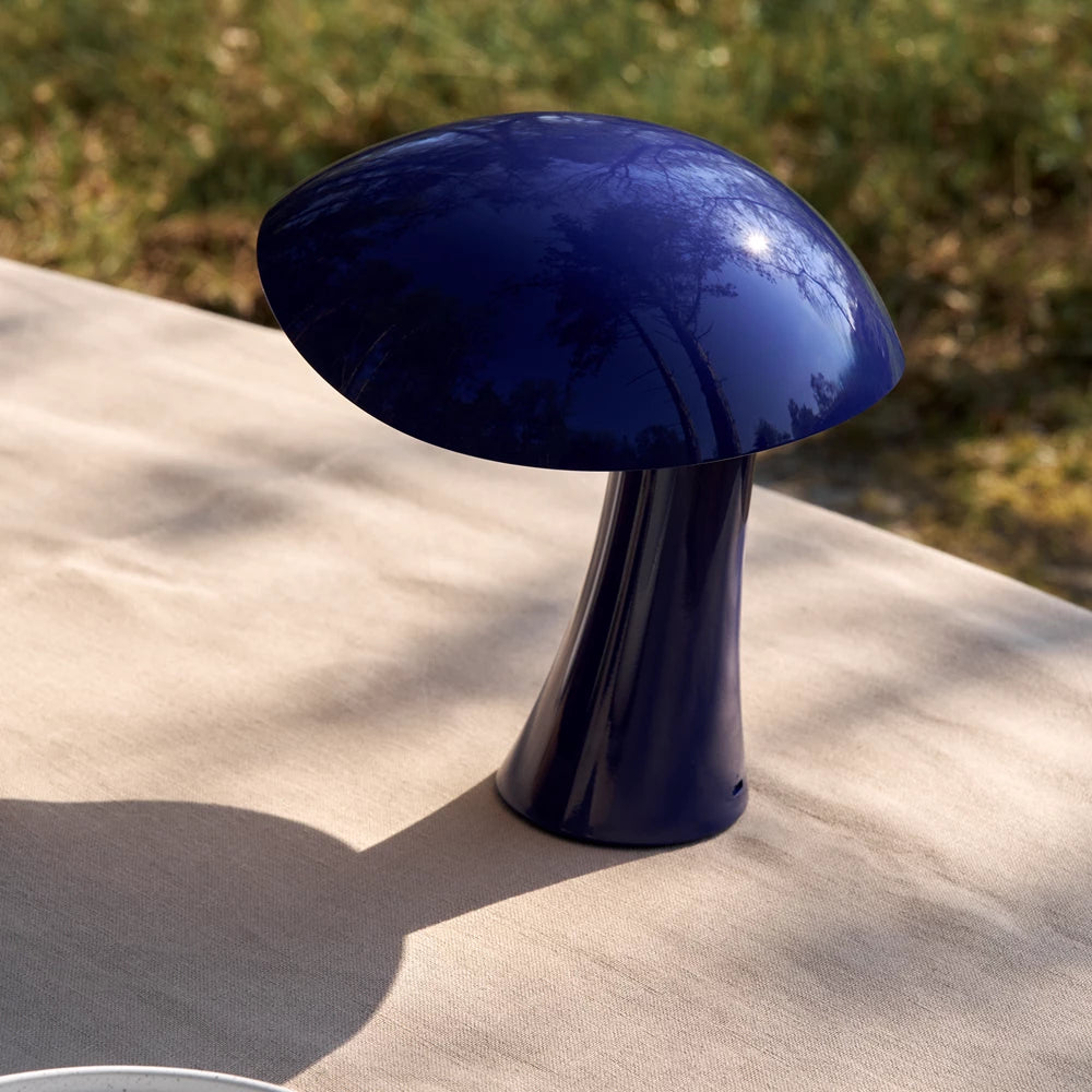 Rumee Portable fra Louis Poulsen, design oppladbar lampe til hage