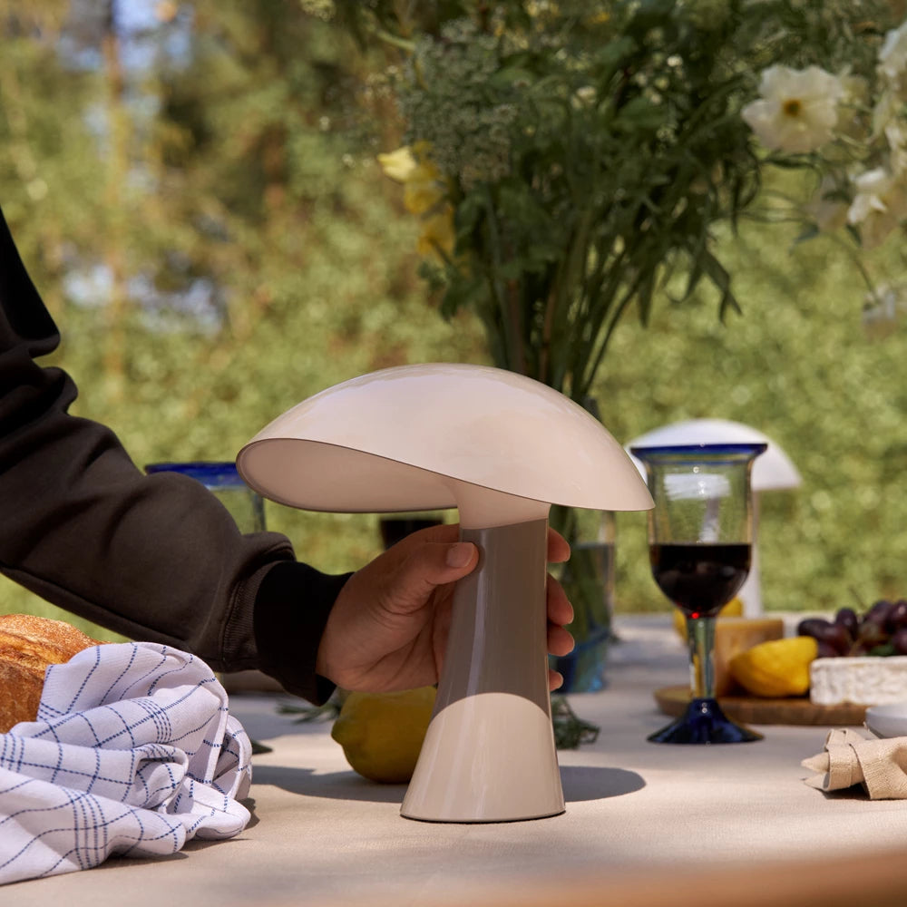 rumee bærbar lampe på dekket hagebord 