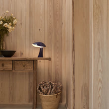 Rumee bærbar lampe fra Louis Poulsen i miljø