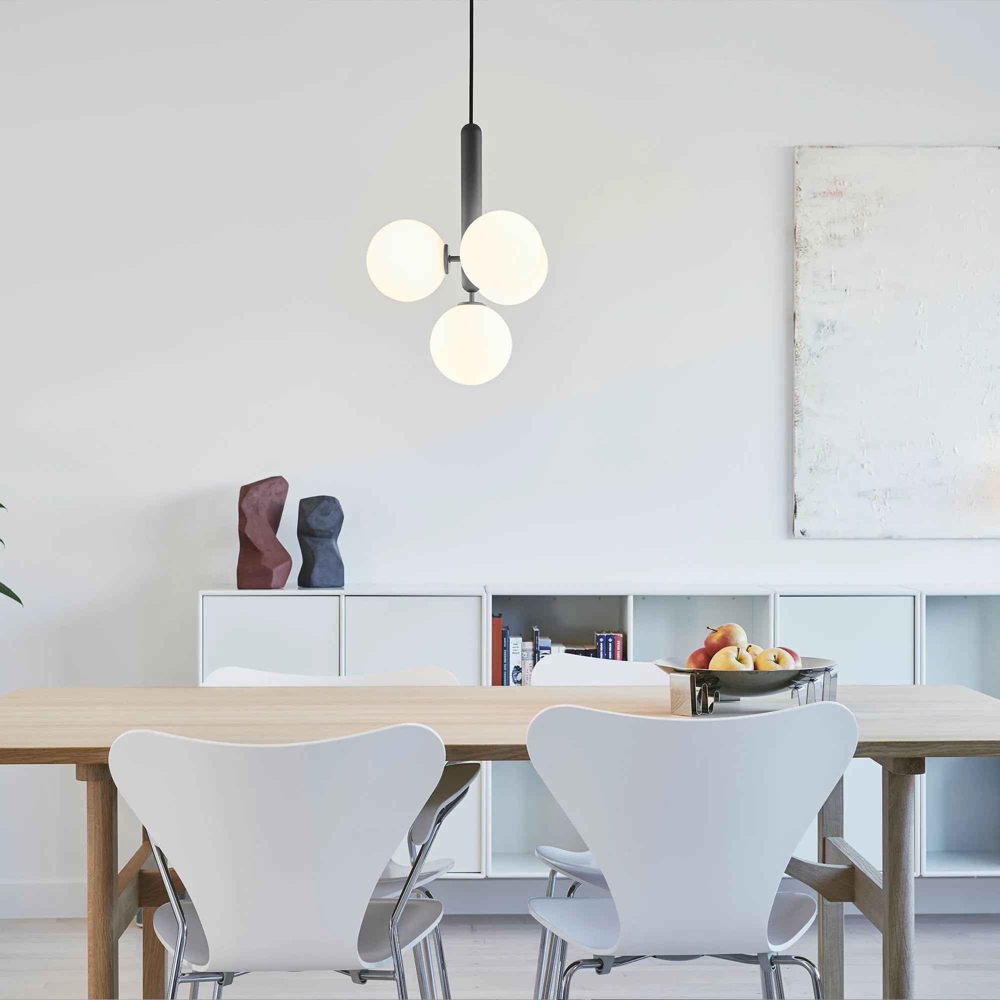Taklampe med opalglass fra Nuura