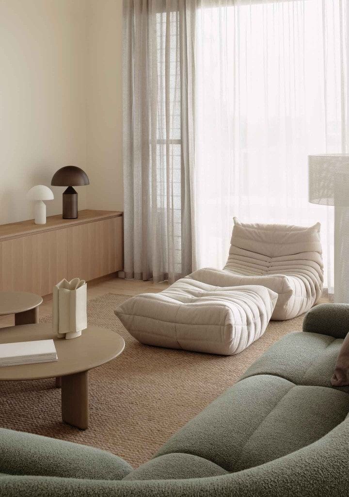 Ligne Roset Togo Fireside Loungestol med Ottoman