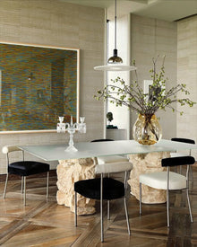 Frisbi taklampe fra Flos over spisebord 