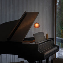 designlampe i oransje glass 