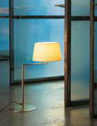 Americana Bordlampe fra Santa & Cole i interiør