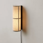 Vakker vegglampe  med tekstilskjerm for behagelig lys, Hashira Wall Lamp fra Audo Copenhagen