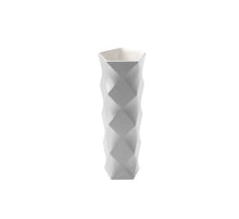 høy hvit design vase fra italienske B&B italia