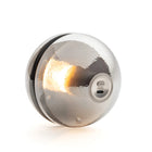 Bocci 14p Mirror oppladbar lampe, detalj av base og ladepunkt