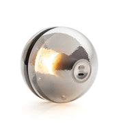Bocci 14p Mirror oppladbar lampe, detalj av base og ladepunkt