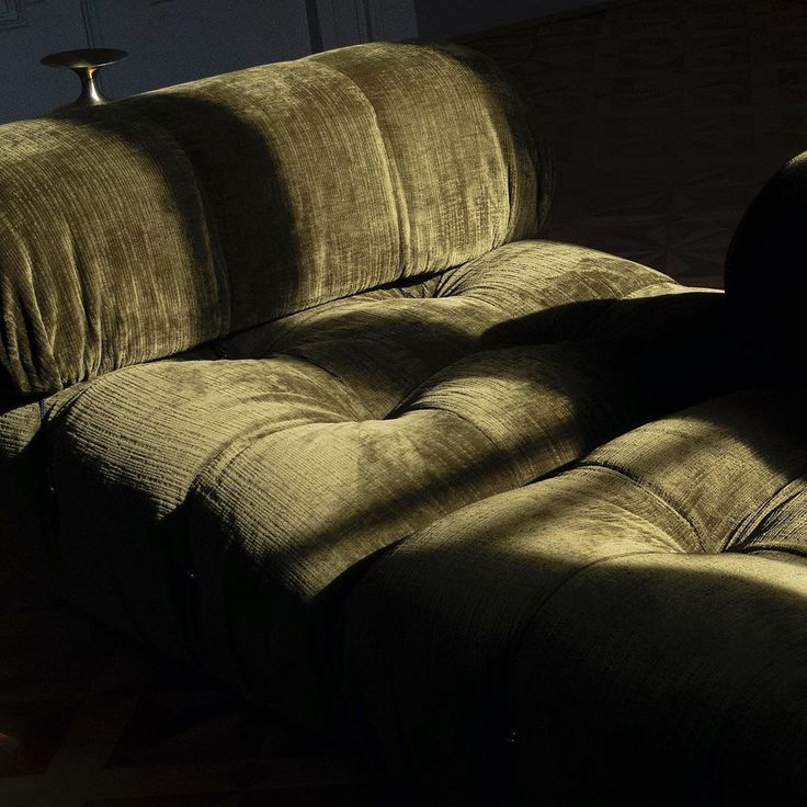 Italiensk designsofa i grønt velour tekstil - Camaleonda fra B&B Italia 