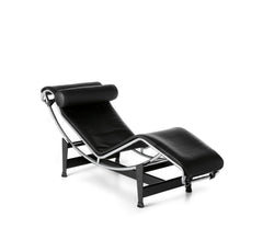 Cassina LC4 Chaise Lounge av Le Corbusier og Charlotte Perriand 