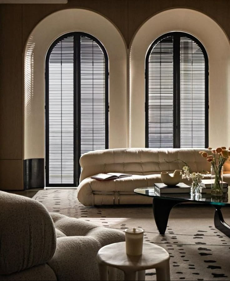 Soriana 3-seter Sofa fra Cassina med Noguchi Sofabord fra Vitra 