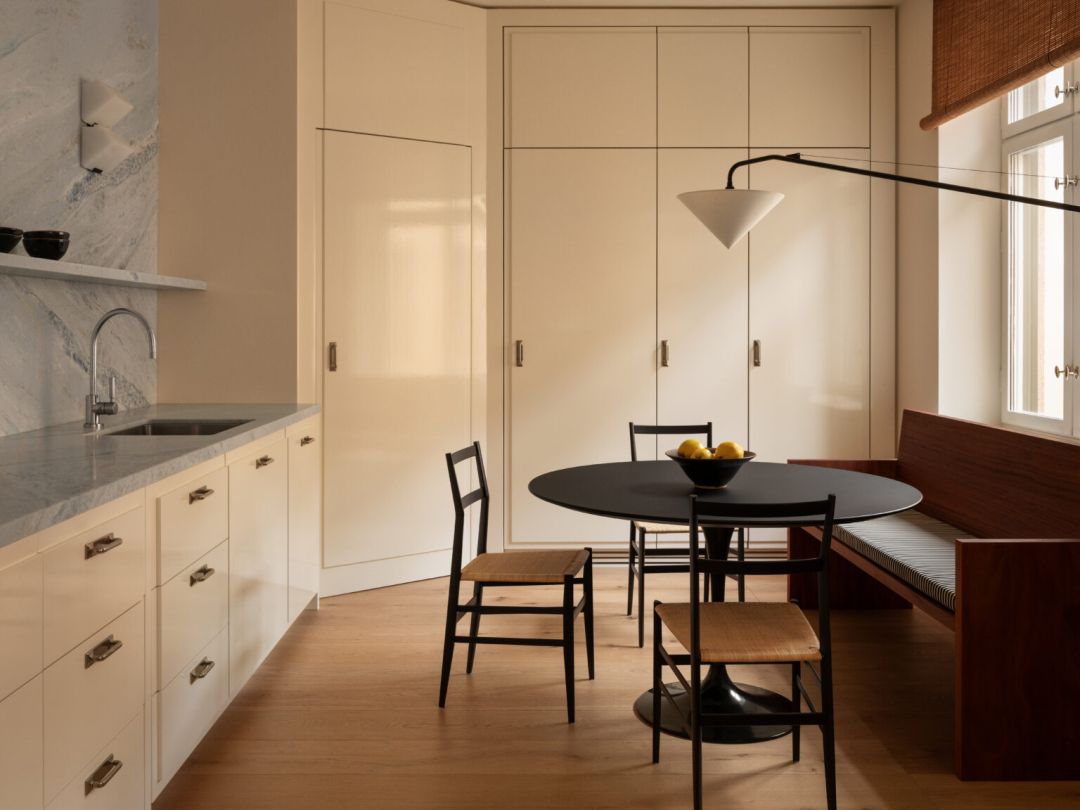 Cassina Superleggera Spisestol til kjøkkenbord 