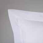 Detalj av Rivolta Carmignani Deluxe percale sengetøy i hvitt, mykt og eksklusivt italiensk kvalitetssengetøy