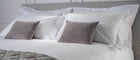 Rivolta Carmignani Deluxe hvitt sengetøy i percale, elegant oppredd seng, luksuriøst og komfortabelt, high-end italiensk kvalitet