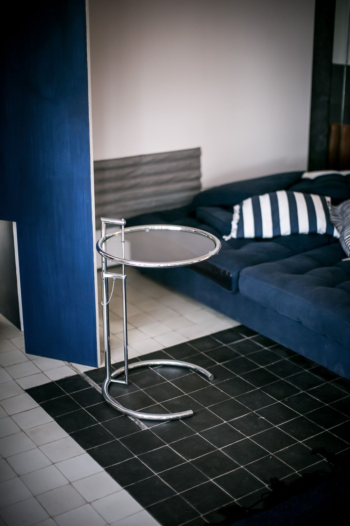 Classicon side table, bord med hev senk funksjon i krom og glass 