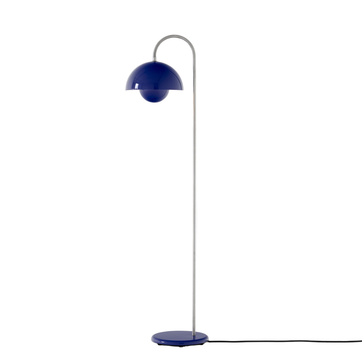 blå gulvlampe fra &tradition dansk designklassiker