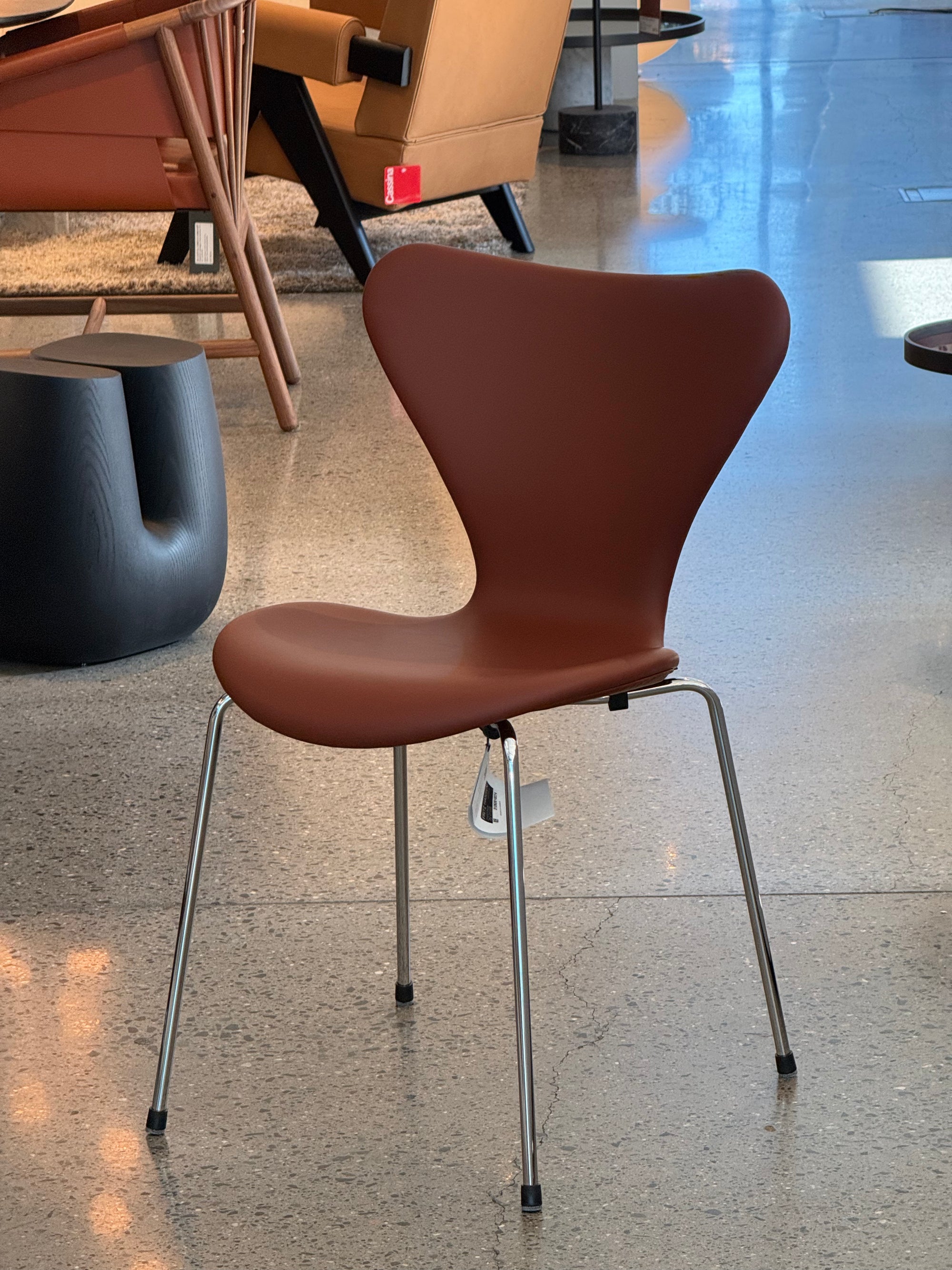 Series 7™ Essential - 3107 Spisestoler - Utstillingsmodell
