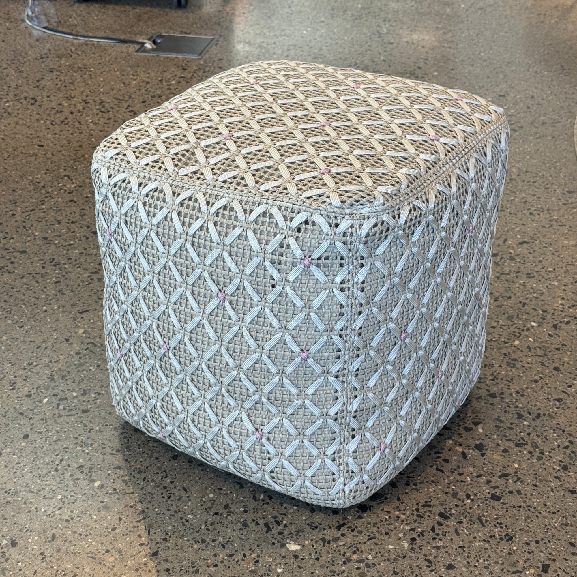 Spezie Outdoor Pouf - Utstillingsmodell
