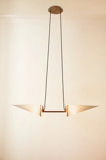 Classic Double Pendel av Joe Armitage hengende fra taket med lys på