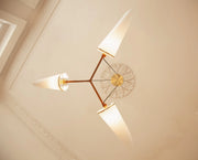 Classic Triple Suspension Lamp av Joe Armitage sett nedenfra, hengende i takrosett